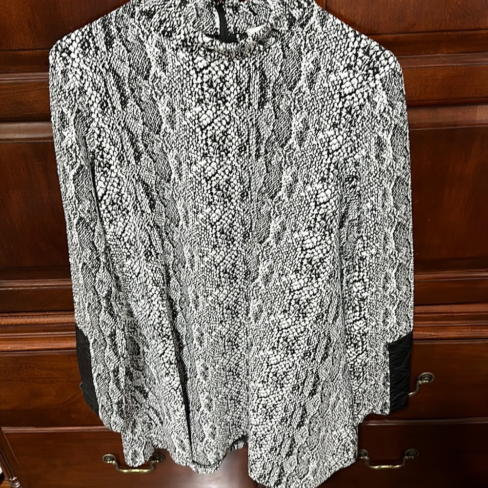 Tyler Boe tunic